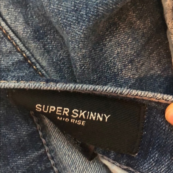 Express mid rise destroyed jeans -regular length - Picture 5 of 6